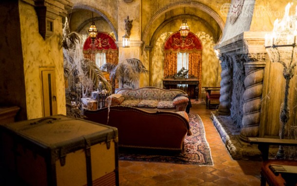 Everything looking great in the Tower of Terror queue.