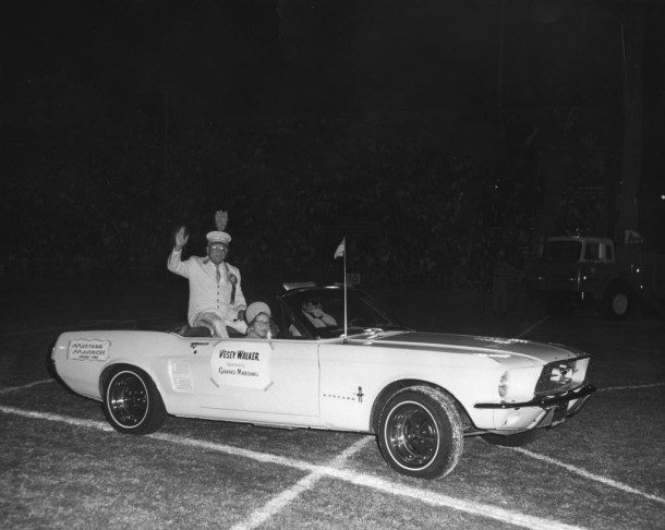 68 Anaheim Halloween Vesey Walker