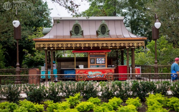 A mirror image food and beverage stand on the Liberty Square side of the Hub.