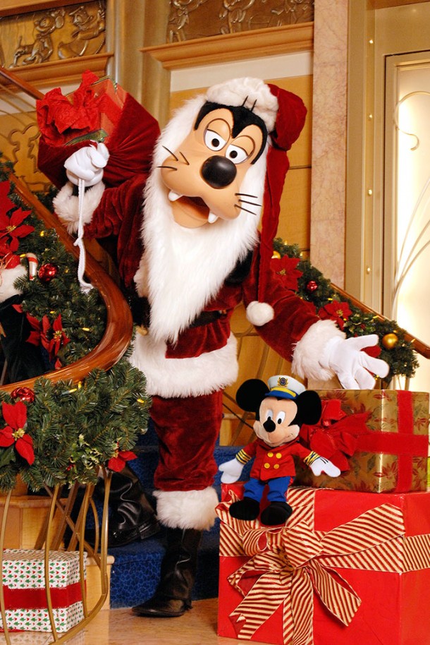 winter_holiday_03_copyright_disney_cruise_line