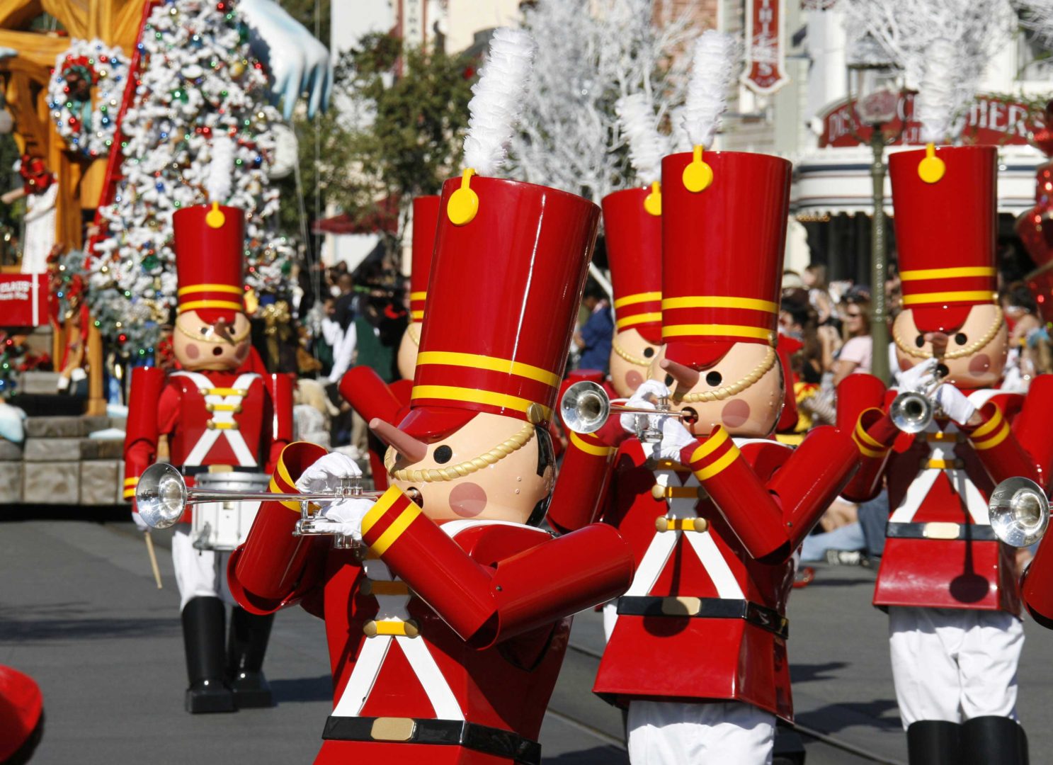 , Disneyland Update: Holiday Humbugs &#038; Hopeful Happenings