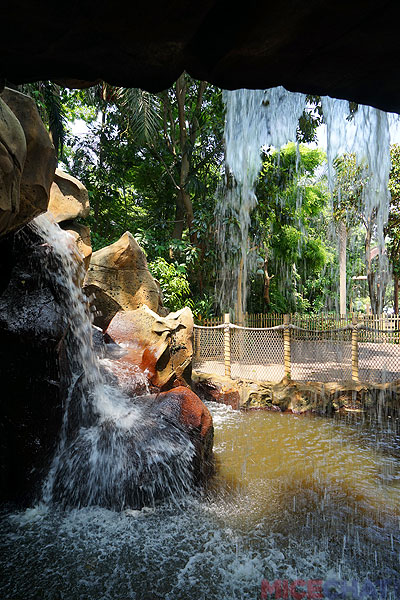 To the right as you enter Adventureland is a water grotto, another feng shui feature, and refreshing on a hot day.