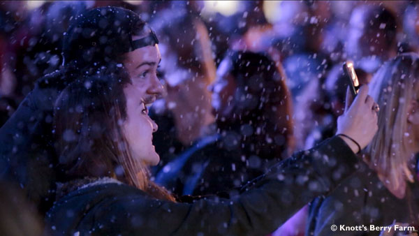 Knott's-Merry-Farm-Snow-and-Glow-Couple