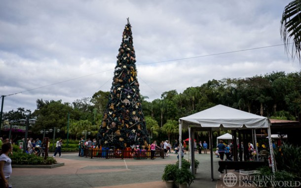 You can see the new metal detectors at the entrance. This has happened at all of the parks in Orlando, including Universal and Sea World, and apparently comes down from the local government. Kind of ugly, but if it is permanent, I'm thinking Disney will blend it in to the theme.