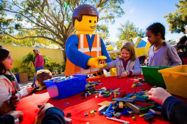 LEGOMovie4DWeekends_002