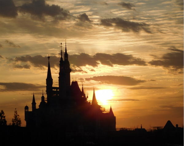 Sunset-over-Enchanted-Storybook-Castle-600