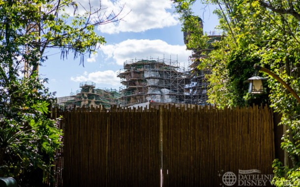 More Pandora, this time from near the Rainforest Cafe.