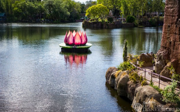 A better look at the float. Disney announced last week that this show will not make its original April 22nd premiere date. They also have not said when it will actually be ready. We've just been told to keep an eye of sometime in May for more info.