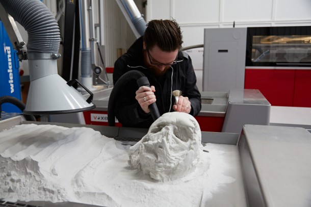 Made to order at Propshop in Pinewood Studios, the Star Wars Collectibles: Ultimate Studio Edition features virtually identical replicas of Star Wars props.