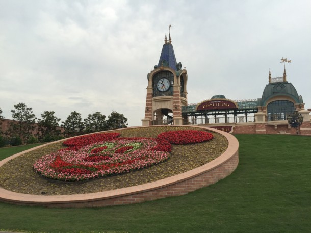 FrontMickeyFlowers