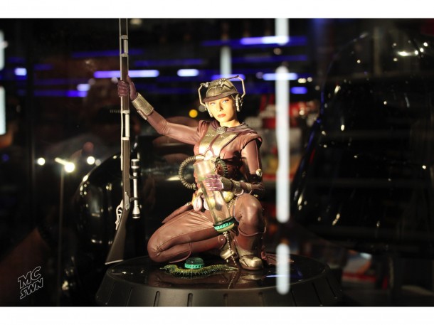 A statuette of Bounty Hunter Zam Wesell on sale in Star Wars Launch Bay.
