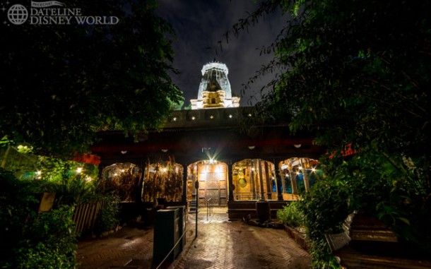 Kali River Rapids is open in the evenings now, and the queue is extremely dark. Lots of fun to explore!