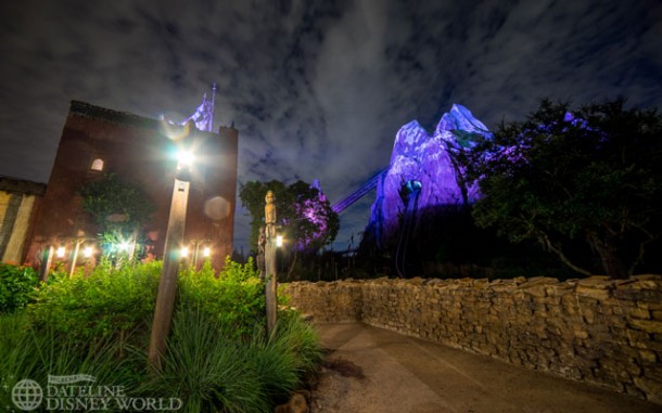 Love the lighting on Everest.