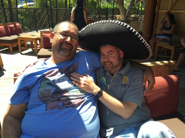 Noe is on the left.