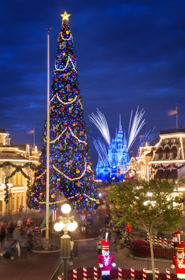THE WONDERFUL WORLD OF DISNEY - Walt Disney World Resort in Florida (pictured) and Disneyland Resort in California serve as the featured locations for three unique holiday specials presented on Disney|ABC Television Group platforms, including ABC Television Network, Disney Channel, apps and more. Families will be wowed with performances by some of the world's most popular recording artists, celebrity hosts, Disney character appearances and heartwarming moments. The shows air on ABC November 24 and December 25 and on Disney Channel November 25. (Disney/Paul Hiffmeyer)