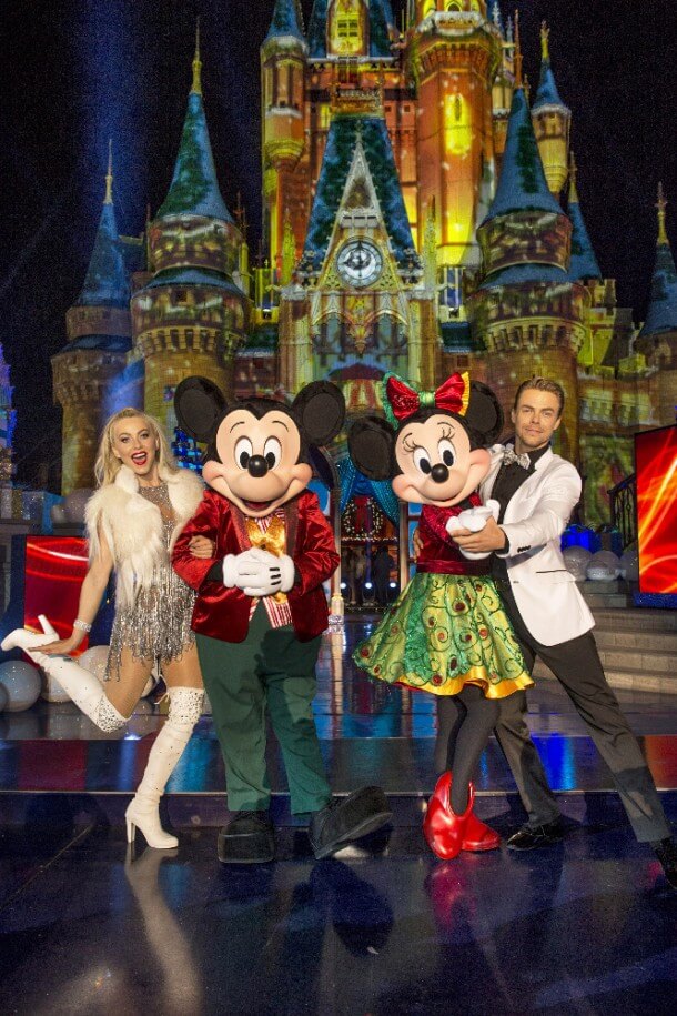 THE WONDERFUL WORLD OF DISNEY: MAGICAL HOLIDAY CELEBRATION - "The Wonderful World of Disney: Magical Holiday Celebration" premieres on THANKSGIVING, THURSDAY, NOVEMBER 24 (8:00-10:00 p.m. EST) on the ABC Television Network and on the ABC app. Join Emmy Award-winners Julianne and Derek Hough as they host the magical two-hour special from the Walt Disney World Resort. They join "Descendants 2" star Sofia Carson to kick off the holiday season in a way only Disney can, showcasing extraordinary music performances, special appearances and some unforgettable Disney magic moments. (DISNEY/Kent Phillips) 