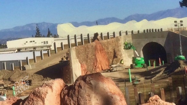 That&rsquo;s why the top of that wall is jagged. 