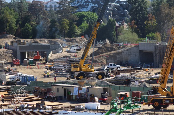 The Fantasyland entrance to SWL on the left and the Frontierland entrance on the right.