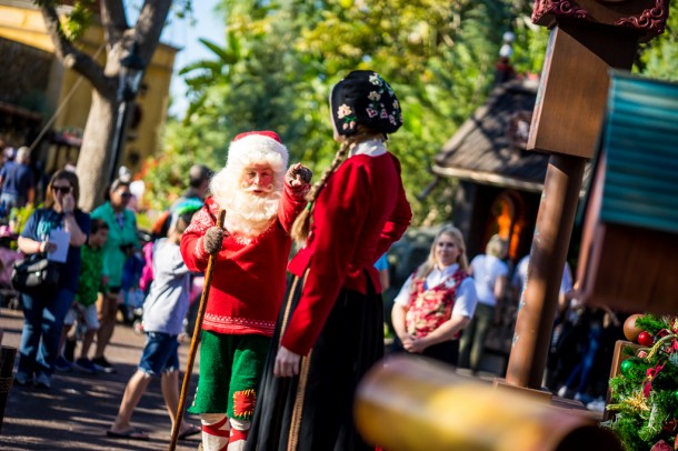 Ingrid and Julenissen tell the story of the three day long Christmas celebration in Norway.