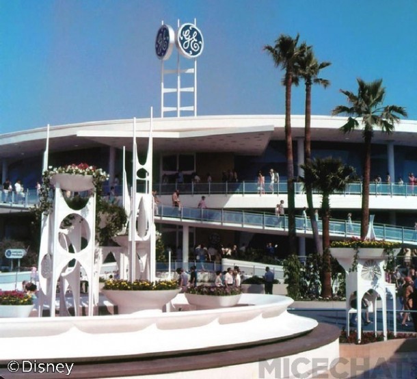 Rolly's planters and spires atop the Tommorwland Terrace Stage in '67 were mid-century modern design perfection. Sadly they were replaced in later years by a horrific series of travesties...until...