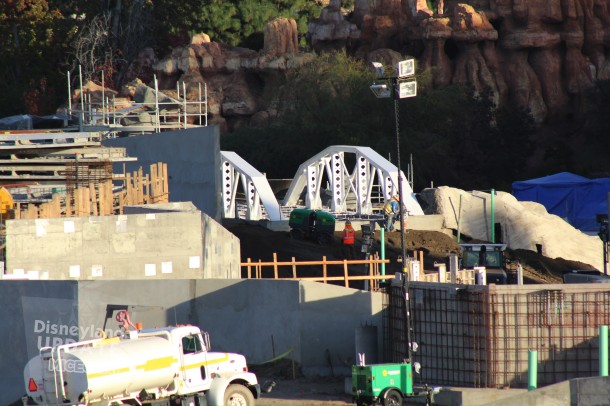 Over the Frontierland entrance to SWL behind Big Thunder Mountain, a new bridge popped up recently.