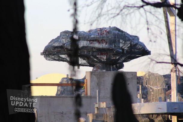 From the park side, rock formations near the entrance from Frontierland are making the area look like an actual land. 