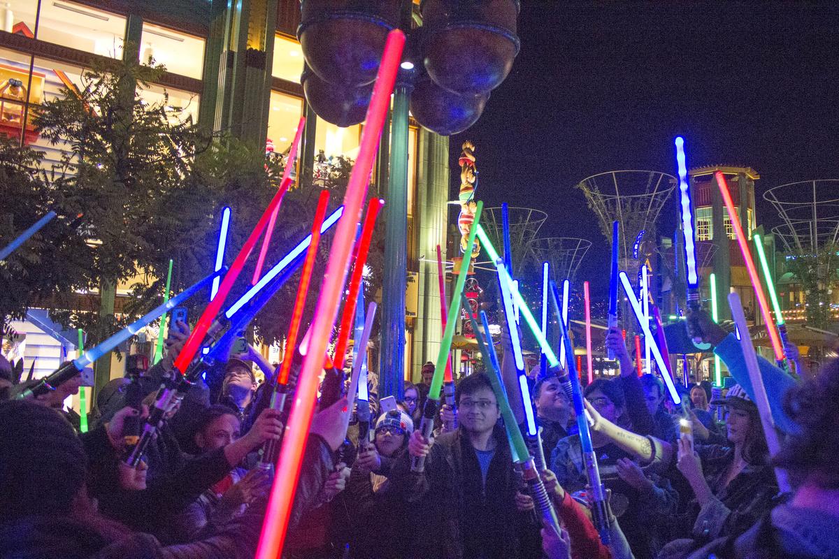 , Disneyland Update – It’s a Small Holiday After All