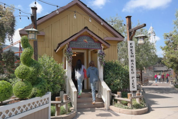 , Have a Berry Good Time at Knott&rsquo;s Boysenberry Festival