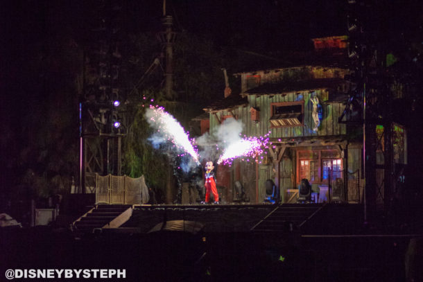 , New Fantasmic Debuts at Disneyland