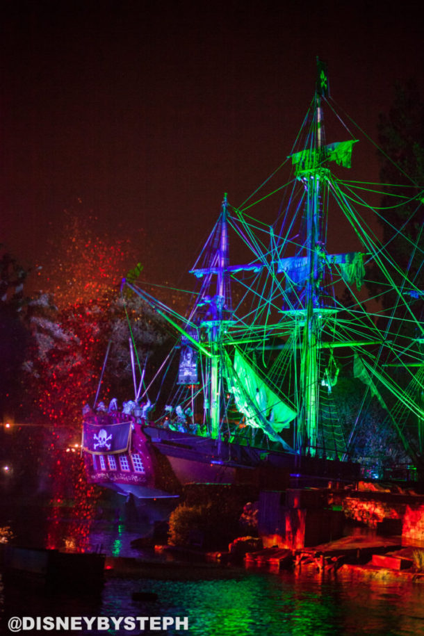 , New Fantasmic Debuts at Disneyland