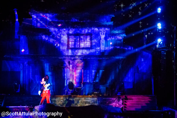 , New Fantasmic Debuts at Disneyland