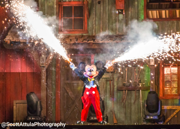 , New Fantasmic Debuts at Disneyland