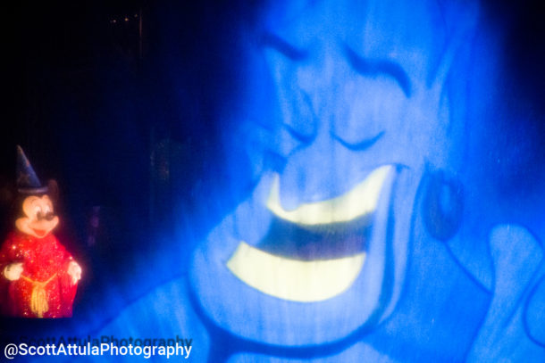 , New Fantasmic Debuts at Disneyland