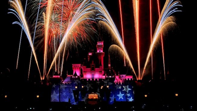 Disneyland Fireworks, &#8220;A Kiss Goodnight,&#8221; An Explosive Look at Disneyland Fireworks History!