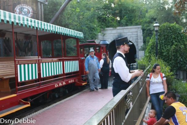 , Disneyland News & Photo Update – Taking it to the MaxPass