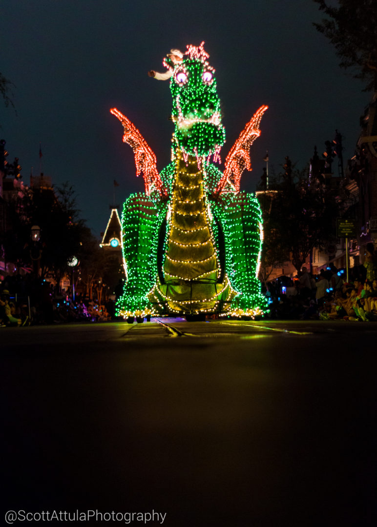 , Disneyland Photo Update – Electrical Lights Wink Out As Seasons Change
