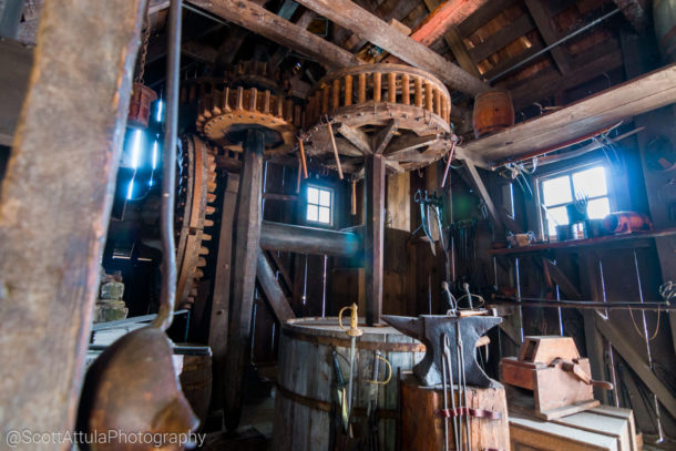 , Disneyland Photo Update – Electrical Lights Wink Out As Seasons Change