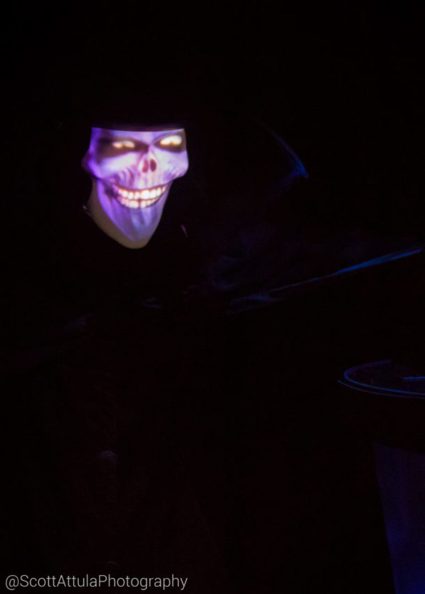 , Disneyland Photo Update – Electrical Lights Wink Out As Seasons Change