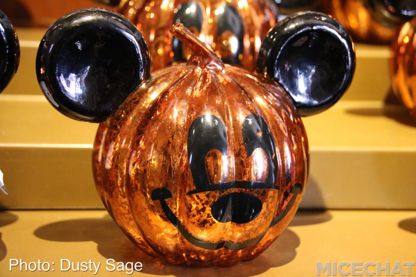 , Disneyland Photo Update – Electrical Lights Wink Out As Seasons Change