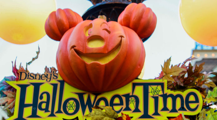 Disneyland Photo Update – Halloween Time Crowd Surge