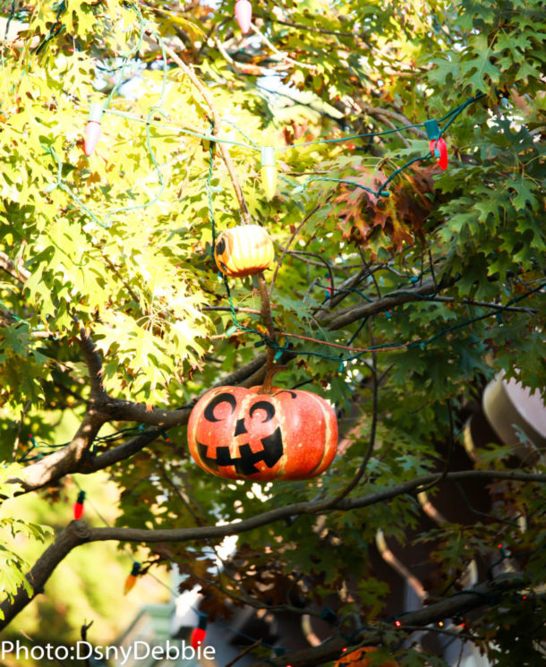 , Disneyland Photo Update &#8211; Halloween Time Crowd Surge