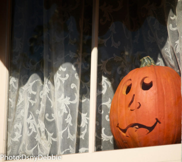 , Disneyland Photo Update – Halloween Time Crowd Surge