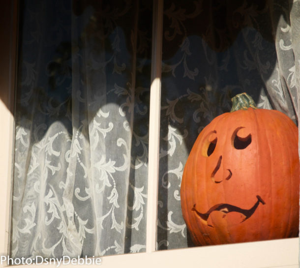 , Disneyland Photo Update &#8211; Halloween Time Crowd Surge