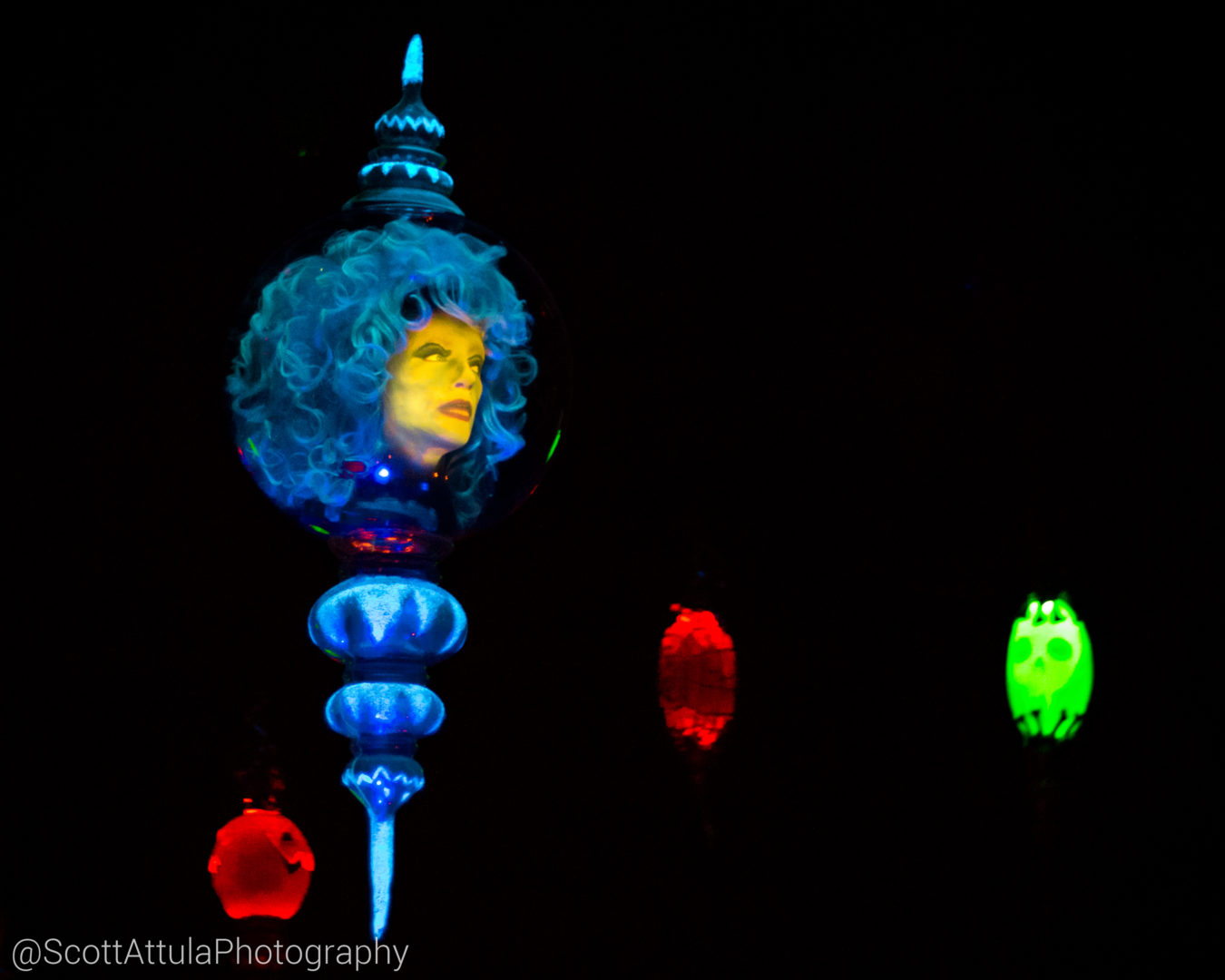 On the first day of @DisneylandToday Christmas, my true love gave to me a crisp photo of Madame Leota. ----------------------------------------------------------------------------------------#Disneyland #DLR #DCA #DisneyCaliforniaAdventure #DisneySide #DisneyParks #DisneylandResort #WaltDisney #DCP #CPAlumni #dizcolors #worldofdisneycolors #mouse71 #mytpf #DisneyFan #DisneyGram #DisneyGrammers #DisneyInsta #DisneyLife #DisneyPhoto #DisneyPhotography #FeatureMyDisney #IgDisney #InstaDisney #InstaMoment #SharingDisney #disneylanddave #HauntedMansionHoliday #HauntedMansionHoliday #MadameLeota