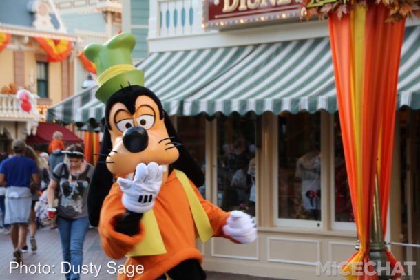 , Disneyland Photo Update – When Hinges Creak . . .
