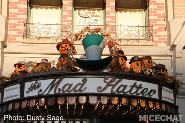 , Disneyland Photo Update – When Hinges Creak . . .