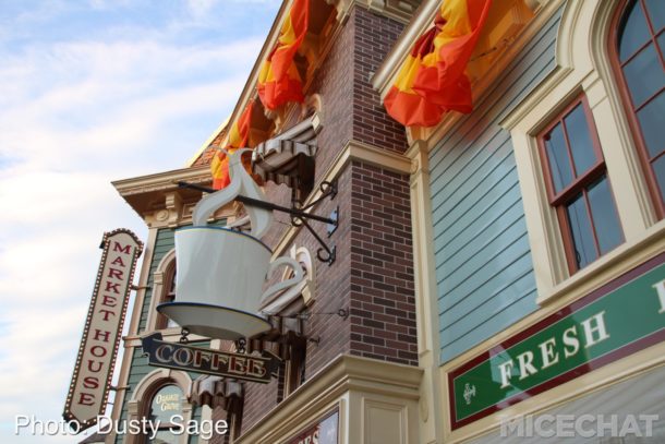 , Disneyland Photo Update – When Hinges Creak . . .