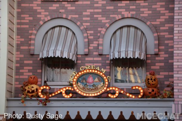 , Disneyland Photo Update &#8211; When Hinges Creak . . .