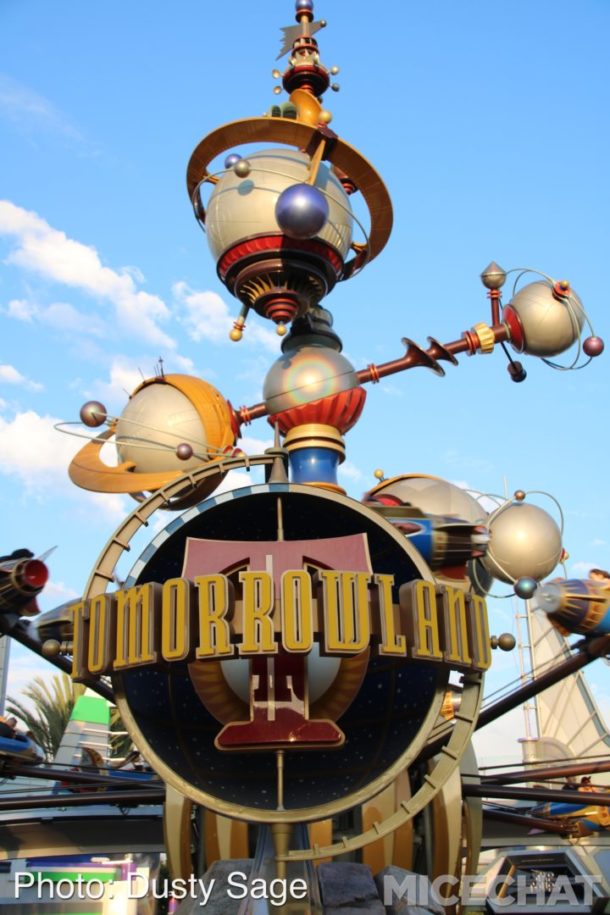 , Disneyland Photo Update – When Hinges Creak . . .
