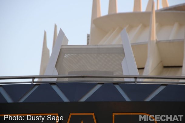, Disneyland Photo Update – When Hinges Creak . . .